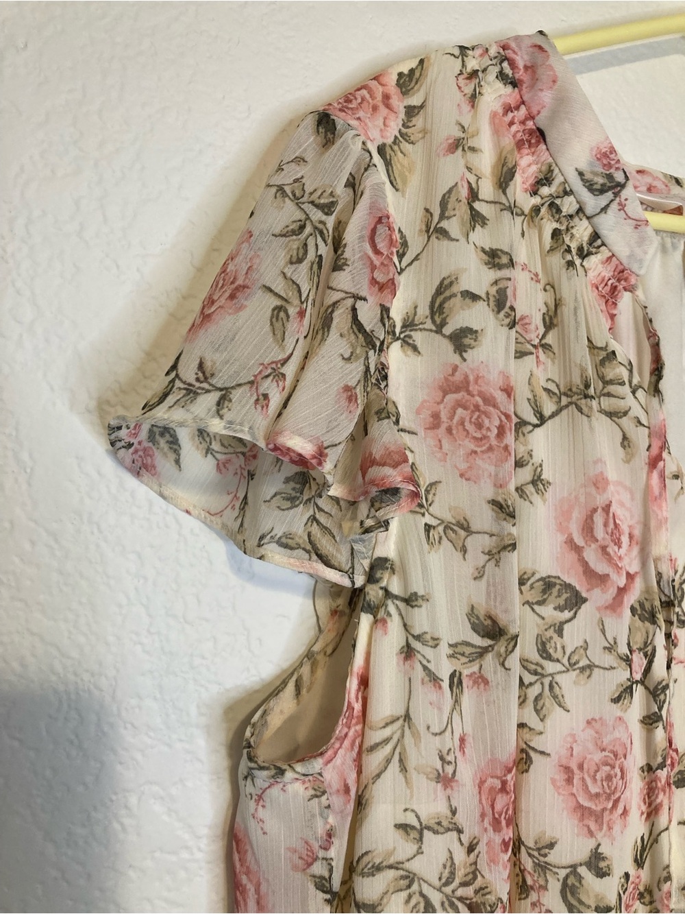 Women's Lauren Conrad Blouse Floral Ruffle Short Sleeve Keyhole Top Roses Size L - Picture 4 of 8